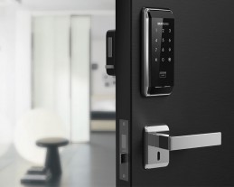 Các loại khóa cửa điện tử: Vân tay, thẻ từ, mã số – khác nhau thế nào?