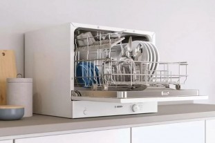 Máy rửa chén giá bao nhiêu? So sánh giá mini, âm tủ, độc lập