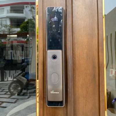 hình lắp đặt thực tế Khóa điện tử Demax SL828 AC 1