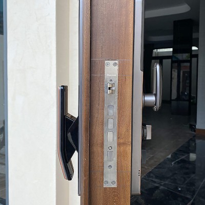 hình lắp đặt thực tế Khóa điện tử Demax SL828 AC 2