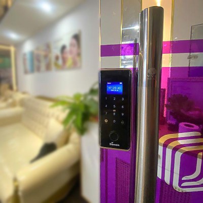 hình ảnh thực tế Khóa thông minh tự động dùng cho cửa kính Demax SL800 G APP Wifi Remote 4 hình ảnh thực tế Khóa thông minh tự động dùng cho cửa kính Demax SL800 G APP Wifi Remote 4