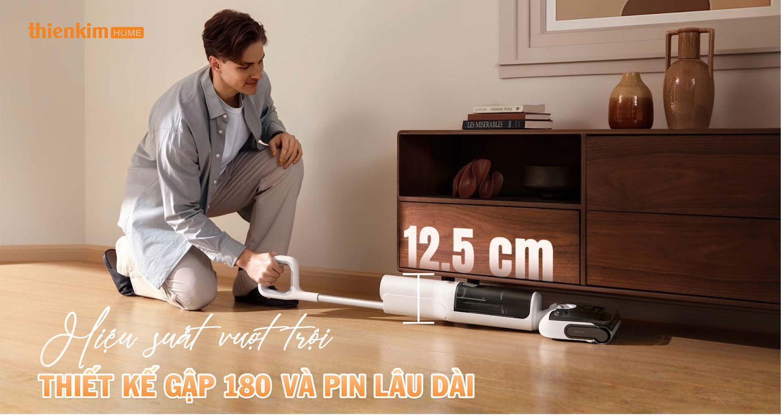 Roborock F25 RT với thiết kế gập 180° và pin bền bỉ 40 phút, dễ dàng tiếp cận các vị trí thấp và khó với, kết hợp trạm sạc tiện lợi giúp giữ vệ sinh tối ưu.