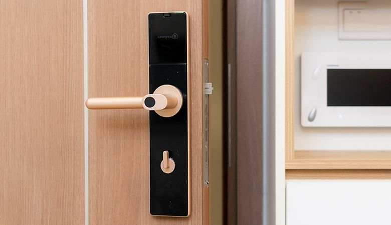 Các giải pháp kiểm soát ra vào chung cư bằng khóa vân tay