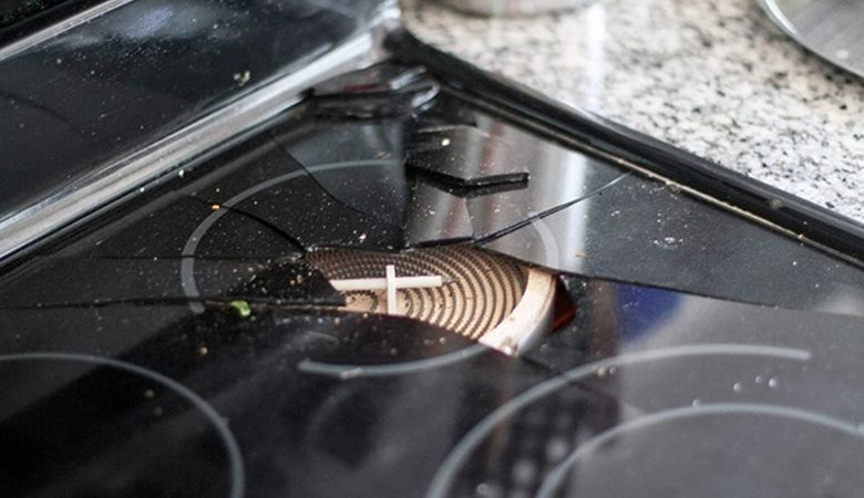 Các sự cố thường gặp và cách khắc phục khi sử dụng bếp điện từ Malloca - Mặt kính bếp bị nứt, vỡ