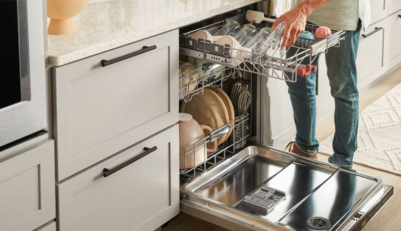 Cách vệ sinh máy rửa chén Malloca - Loại bỏ các mảng thức ăn và mảng bám dầu mỡ