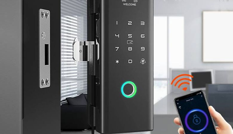 Phân loại khóa cửa kính theo công nghệ - Khóa điện tử