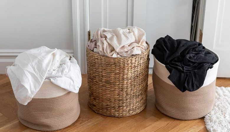 Hướng dẫn cách sử dụng máy sấy Malloca tiện lợi, hiệu quả - Phân loại quần áo theo chất liệu, màu sắc