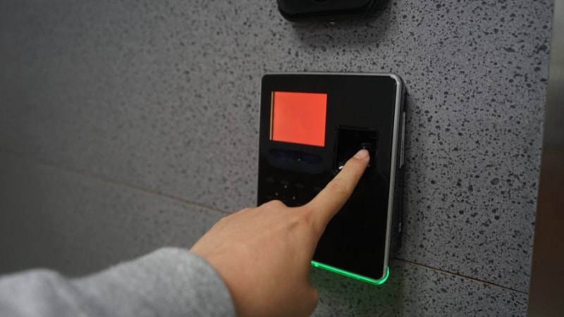 Khóa vân tay không nhận vân tay do lỗi người dùng