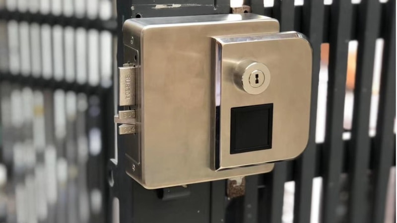 Lắp đặt khóa vân tay cho phòng trọ đảm bảo an ninh