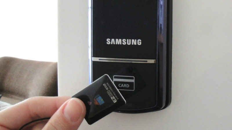 Cài đặt các tính năng của khóa