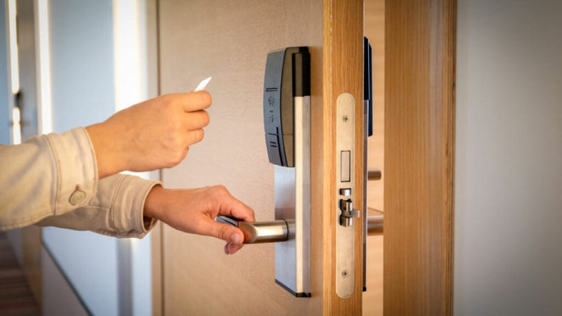 Vệ sinh và bảo dưỡng khóa định kỳ