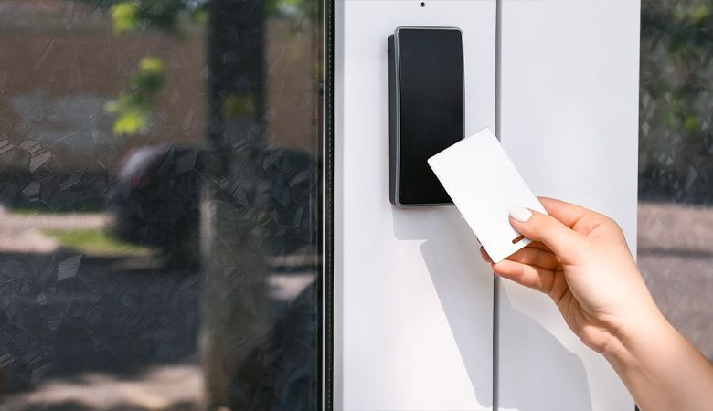 Mở khóa cửa điện tử bằng thẻ từ