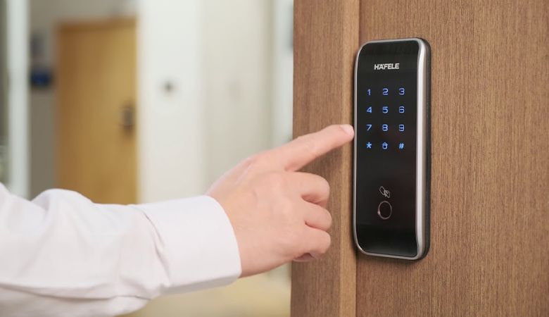 Mua khóa cửa vân tay của các thương hiệu nổi tiếng