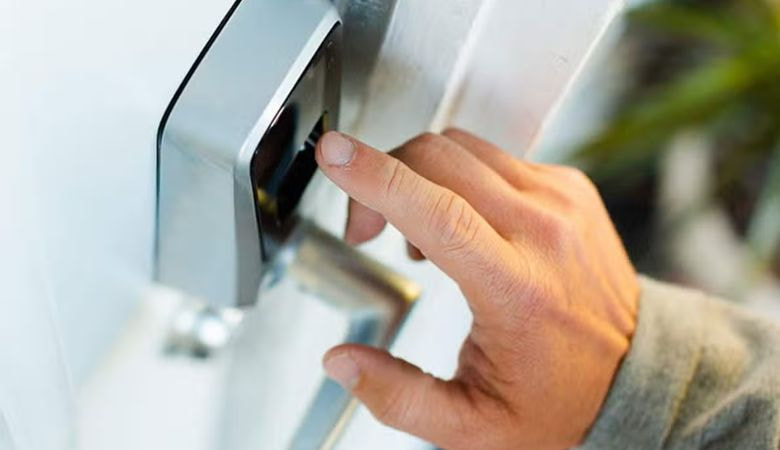 Kiểm tra hoạt động khóa sau khi lắp đặt