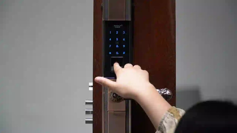 Khóa mã số cửa vân tay