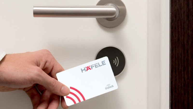 Mua khóa vân tay thẻ từ giá tốt tại Thiên Kim Home