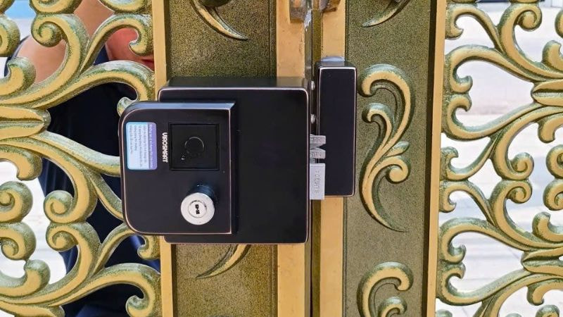 Nhiều gia đình ngày nay cũng sử dụng khóa cổng điều khiển từ xa