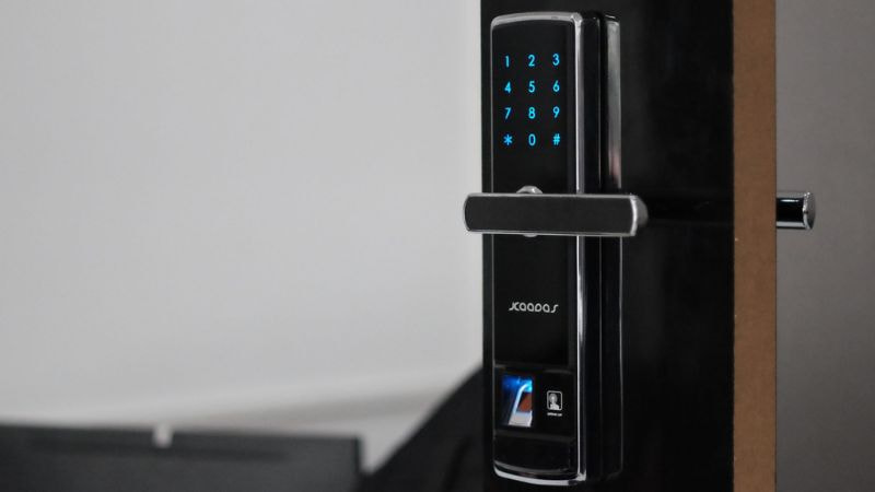 Khóa cửa thông minh rất dễ sử dụng