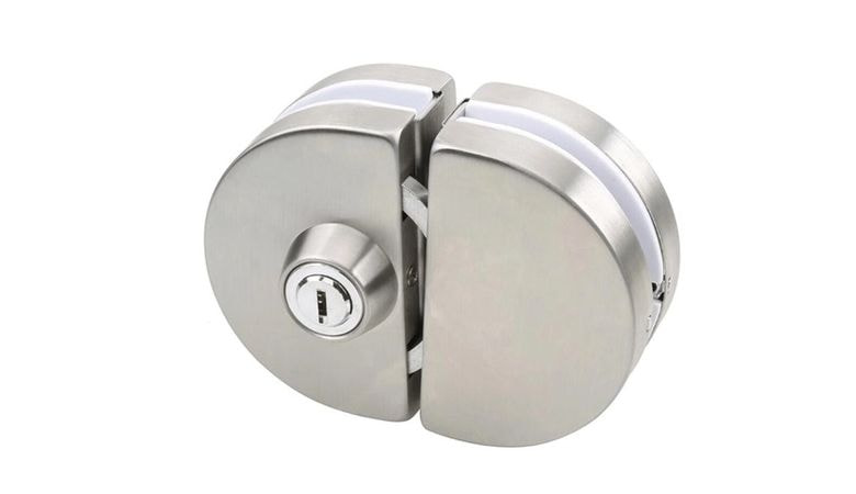 Khóa bán nguyệt cũng được sử dụng rất nhiều cho các loại cửa kính
