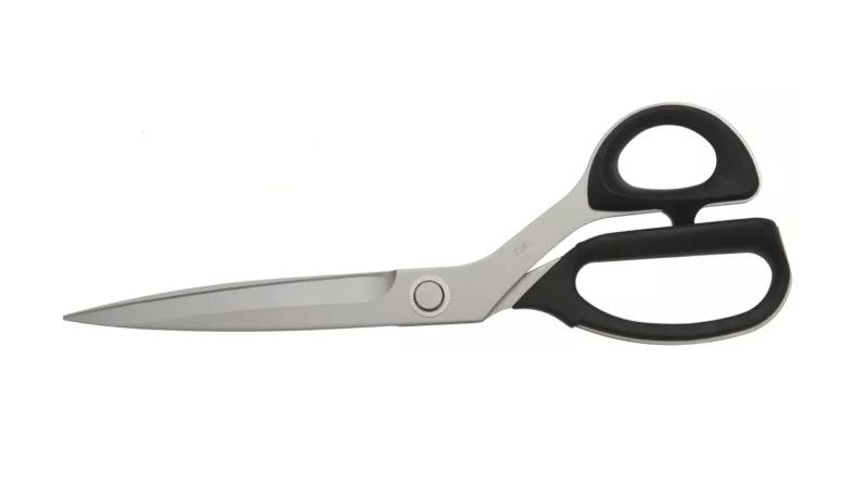 Bạn có thể thử dùng kéo để mở cửa tủ văn phòng