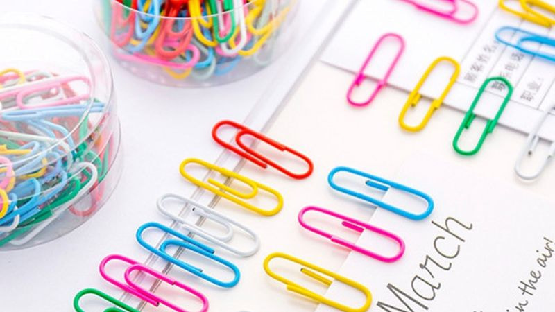 Kẹp giấy là một trong những món văn phòng phẩm phổ biến