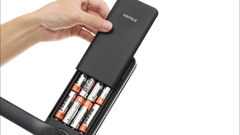 Nên kiểm tra pin định kỳ nếu dùng khóa điện tử để tránh hết pin