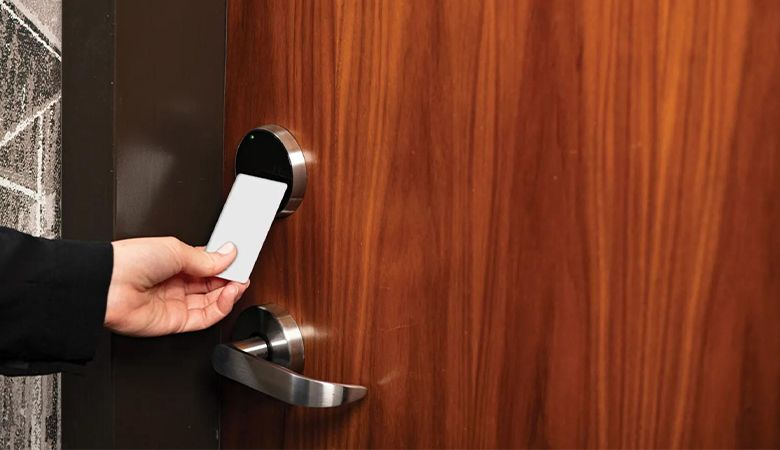Lưu ý quan trọng khi sử dụng khóa thẻ từ khách sạn