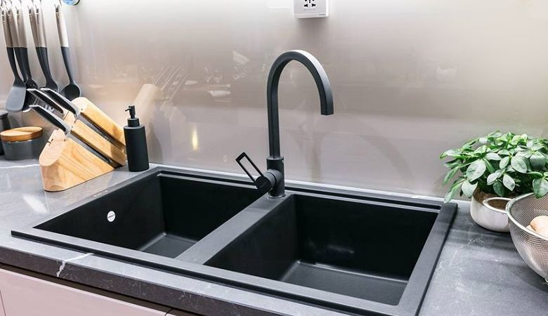 Các yếu tố cần xem xét khi chọn vòi rửa chén Malloca - Chất liệu