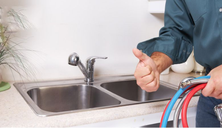 Đánh giá chậu rửa bát Inox và chậu đá Malloca - Khác biệt về trọng lượng và cách lắp đặt