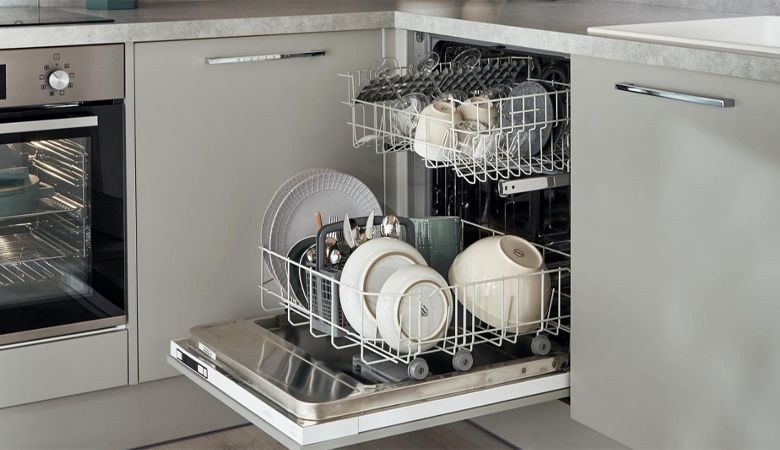 Các bước sử dụng máy rửa chén Malloca - Chuẩn bị chén đĩa