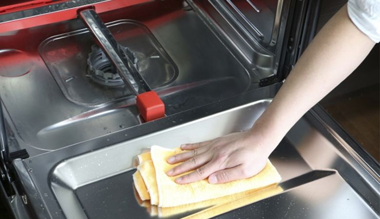 Cách vệ sinh và bảo dưỡng máy rửa chén Malloca - Lưu ý khi vệ sinh máy