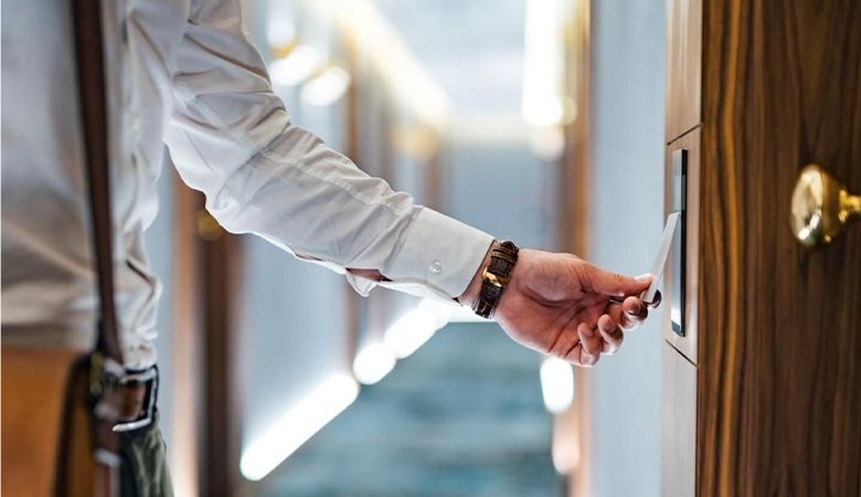 Lưu ý về các vấn đề thường gặp và giải pháp khắc phục - Khóa khó mở hoặc khó đóng