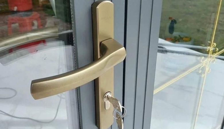 Tư vấn chọn mua khóa cửa nhôm xingfa phù hợp - kiểu dáng, màu sắc