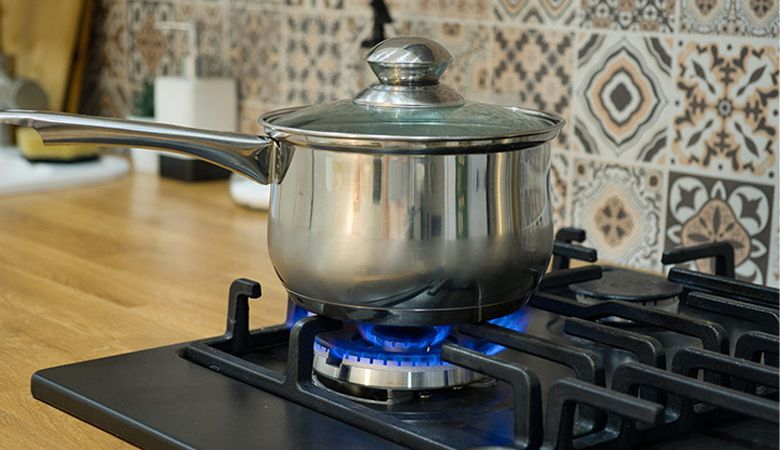 Một số sự cố bếp ga Malloca thường gặp và cách khắc phục - Đánh lửa không đều