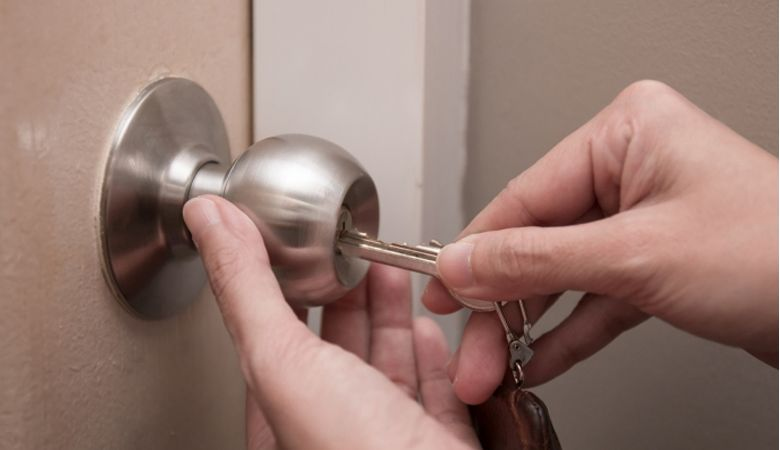 Mẹo chọn mua và bảo quản khóa cửa phòng truyền thống