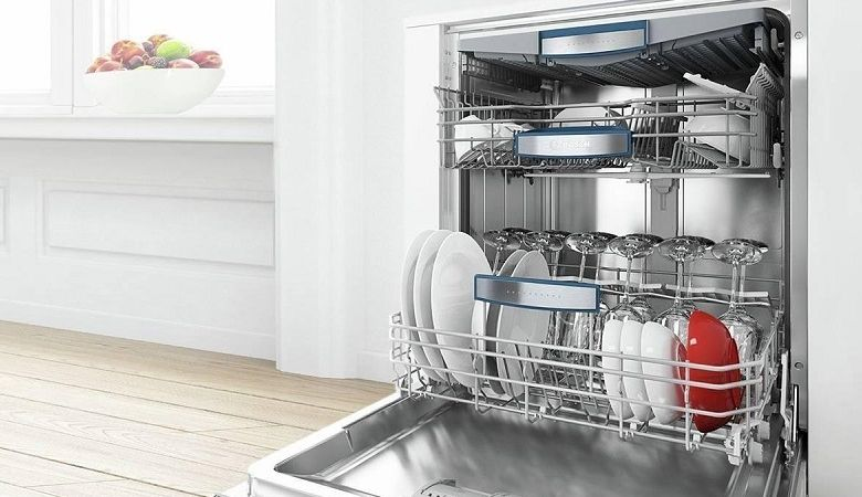 Cách sử dụng máy sấy chén Malloca - Bước 2: Đặt chén bát vào máy