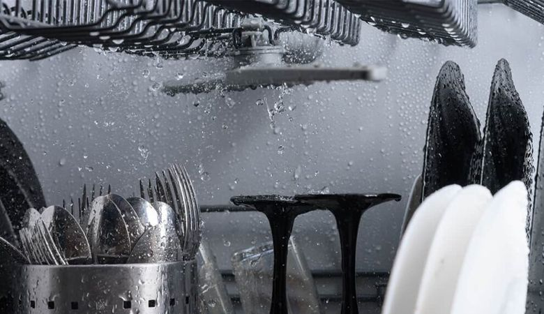 Cách sử dụng máy sấy chén Malloca - Bước 3: Bật máy và chờ