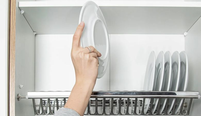 Hướng dẫn sử dụng chậu rửa chén Malloca hiệu quả, dễ hiểu - Sử dụng khay để ráo chén