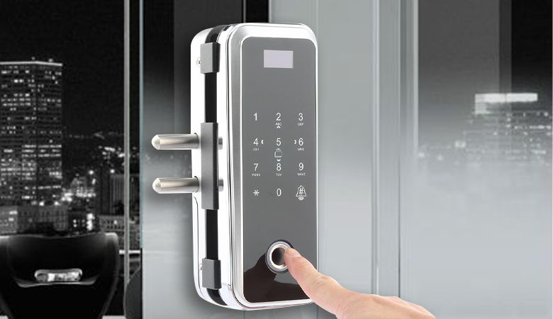 Những tiện ích vượt trội khi dùng khóa vân tay cho người cao tuổi ở nhà trọ