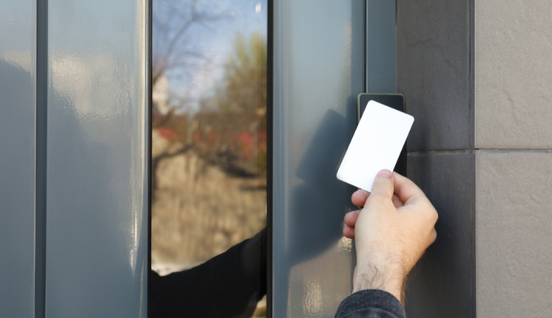 Quy trình lắp đặt khóa thẻ từ khách sạn