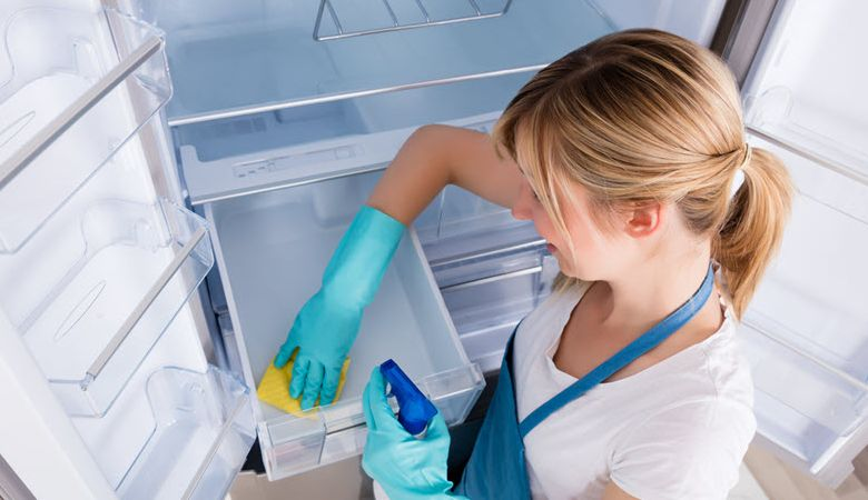 Cách sử dụng và bảo dưỡng tính năng làm đá tự động - Vệ sinh định kỳ