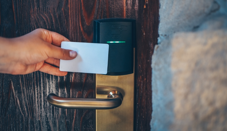 Quy trình nâng cấp phần mềm khóa thẻ từ - Tiến hành cập nhật