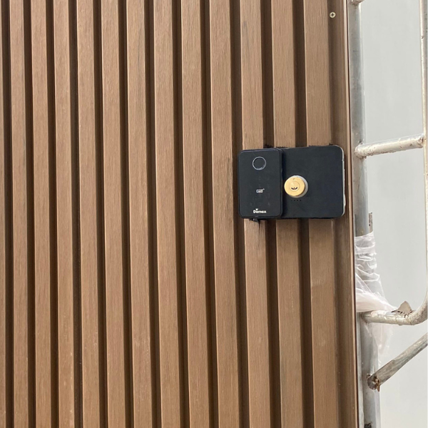 khóa cổng vân tay cho nhà trọ 28