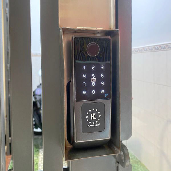 khóa cổng vân tay cho nhà trọ 21