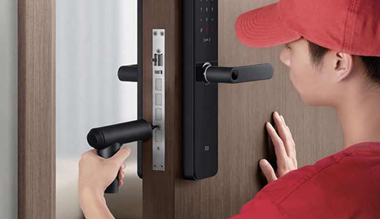 Làm thế nào để lắp đặt khóa thẻ từ khách sạn?