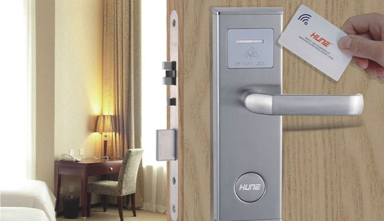 Thiết kế và chất liệu của khóa thẻ từ khách sạn