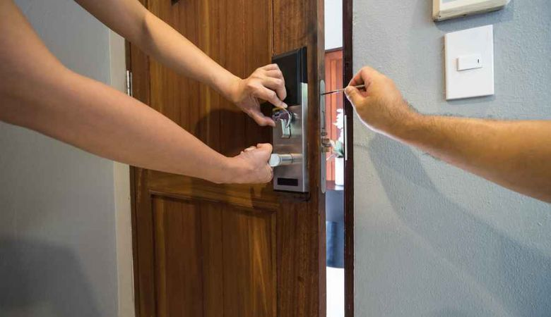 Tại sao khóa thẻ từ lại phổ biến trong ngành khách sạn?