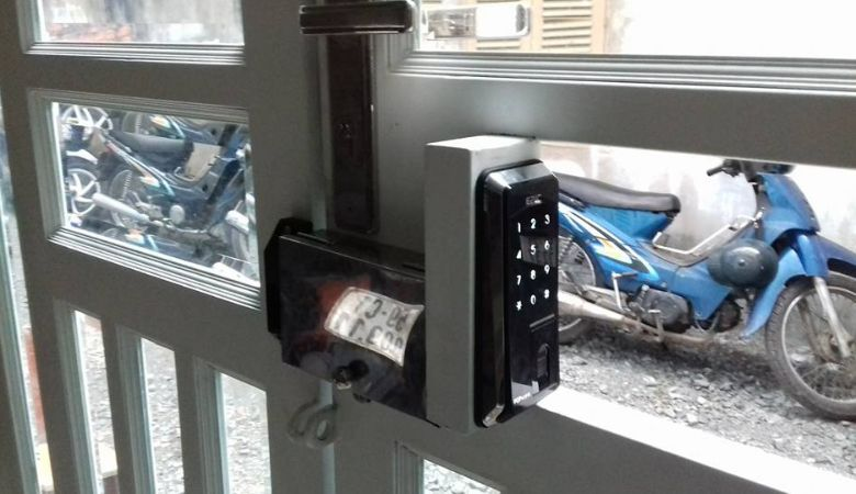 Vì sao nên dùng khóa vân tay cho cửa chính nhà trọ?