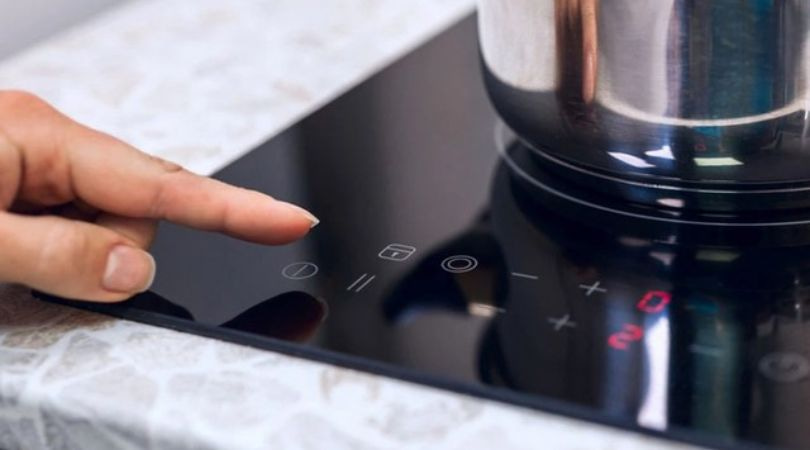 Bếp từ dùng xong có nên rút điện không