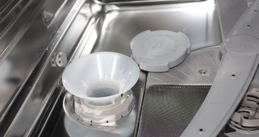 Bỏ muối vào máy rửa chén: Điều bạn cần biết trong quy tình rửa chén